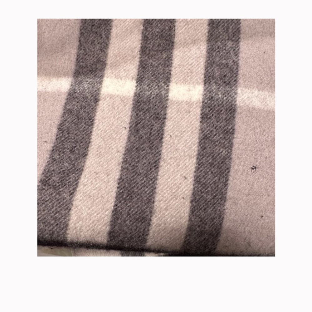 Burberry Scarf - Picture 3 of 4